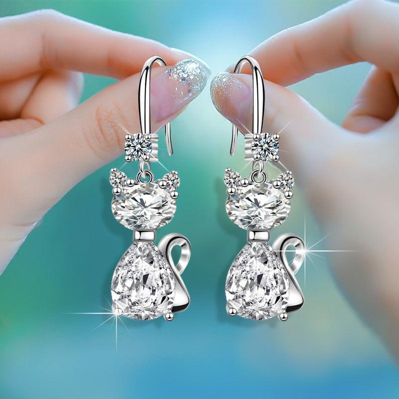 Product Introduction of Exquisite and shiny cute kitten earrings, fresh and simple versatile fashion earrings 1