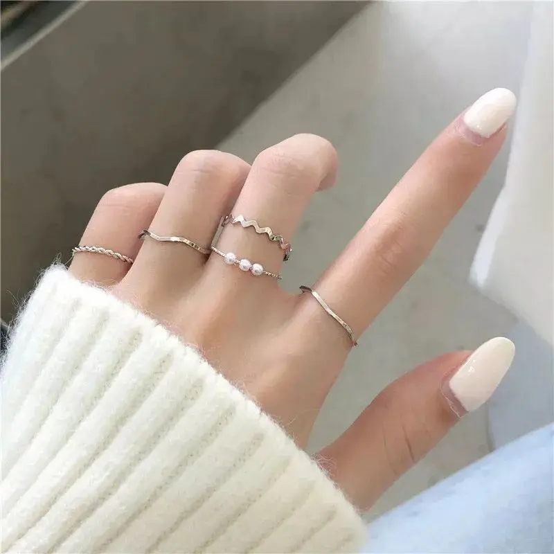 Cincin Wanita 1 Set Isi 5 Pcs KOREAN FASHION RING Berbagai Bentuk Cincin Wanita Fashion Trendy OotdClavicle Chain Nelace Pendant Fashion BUTTERFLY Rantai Liontin Jewelry Stainless Steel Untuk Wanita 0