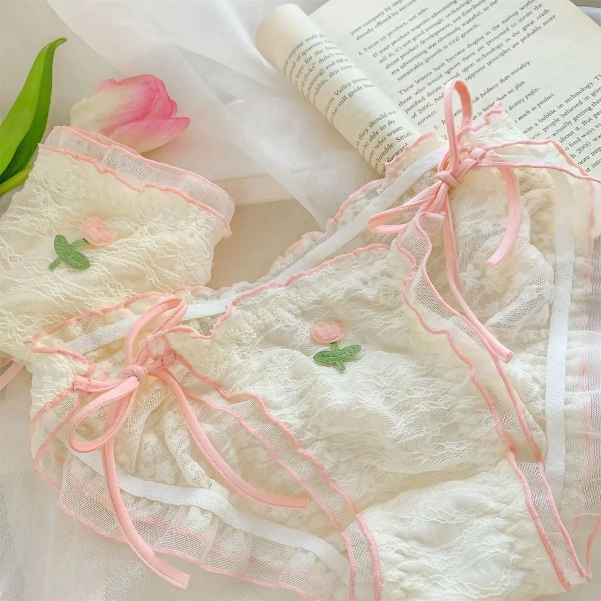 Quần Lót Cotton Nguyên Chất, Thiết Kế Ren Hoa Tulip Cô Gái Ngọt Ngào Phong Cách Dễ Thương Và Gợi Cảm, Xẻ Cao Mỏng Gợi Cảm, Cạp Thấp, Đồ Lót Buộc Dây