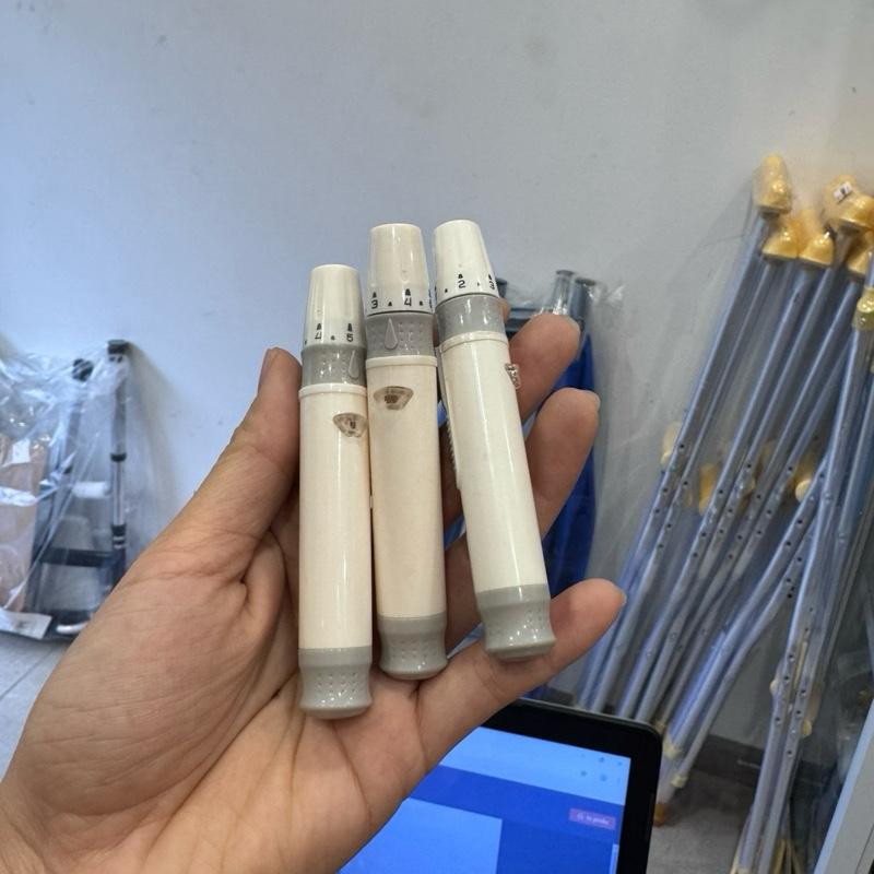 Bút đường huyết, bút chích máu tặng kèm 50 kim 2