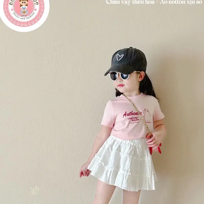 Đang về ạ Xinh yêu quá chừng ạ - sét chân váy thêu trắng xịn sò ( có quần bảo hộ ) - thêu hoa tinh tế  Kết hợp hoàn hảo áo cotton hồng thỏ ngọt ngào Sét này hot lắm luôn - trong sáng nhẹ nhàng Chất liệu nhà em sử dụng siêu đẹp - mềm mát - xịn mịn 1