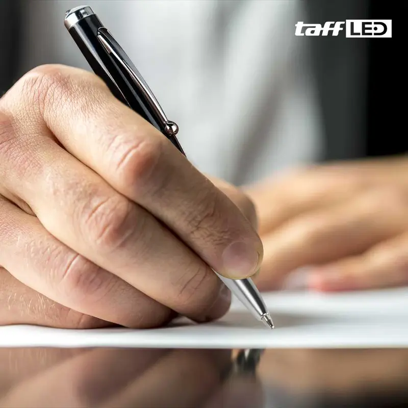 TaffLED Pulpen 4 in 1 Senter Laser Pointer Pen dan Stylus Tinta Hitam - T0054 X SERA 4