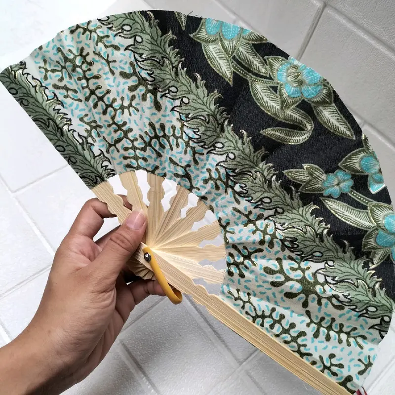 Isi 50 Pcs Souvenir Pernikahan Kipas Batik Sedang Kemas Tile Cantik Bambu Kain 5