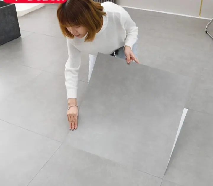 sàn nhựa xi măng vuông keo sẵn kích thước 45x45cm 4