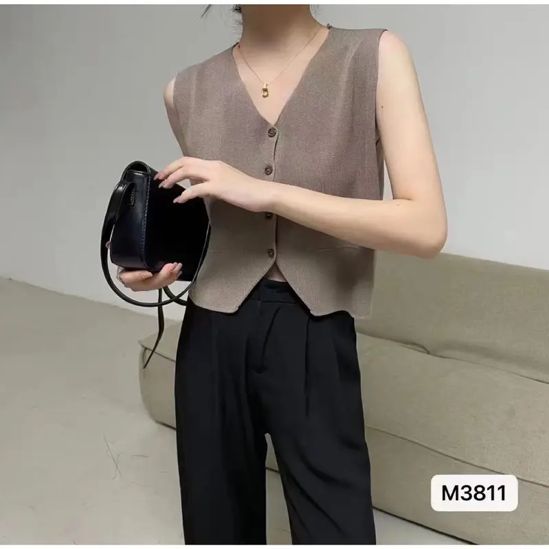 Mikicloth Layla Knit Vest Tank Top | Atasan Wanita Rompi Rajut Import Kancing Panjang Crop 2
