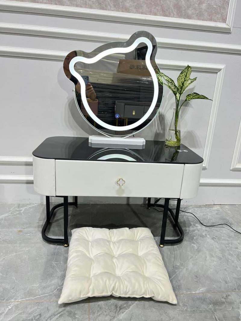 Product Introduction of Bàn trang điểm Mini ngồi bệt có sạc và loa bulutus thông minh,có gương đèn led cảm ứng 3 màu, tặng kèm nệm ngồi ban  trang bàn _ 11