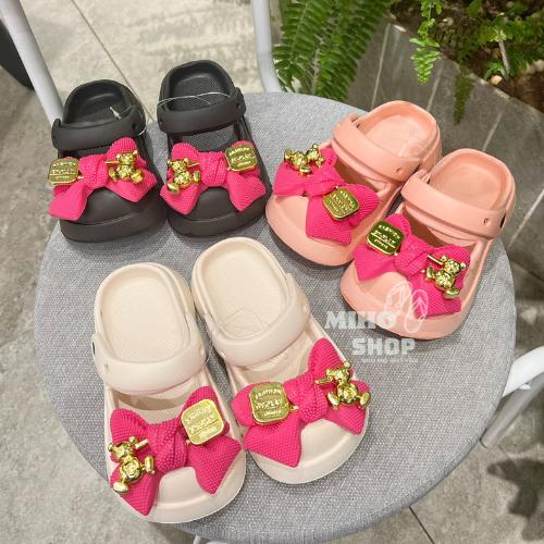 PHOM TO Dép Sục Cho Bé Gắn Charm Nơ Hồng Tag Gấu Vàng Cực Xinh