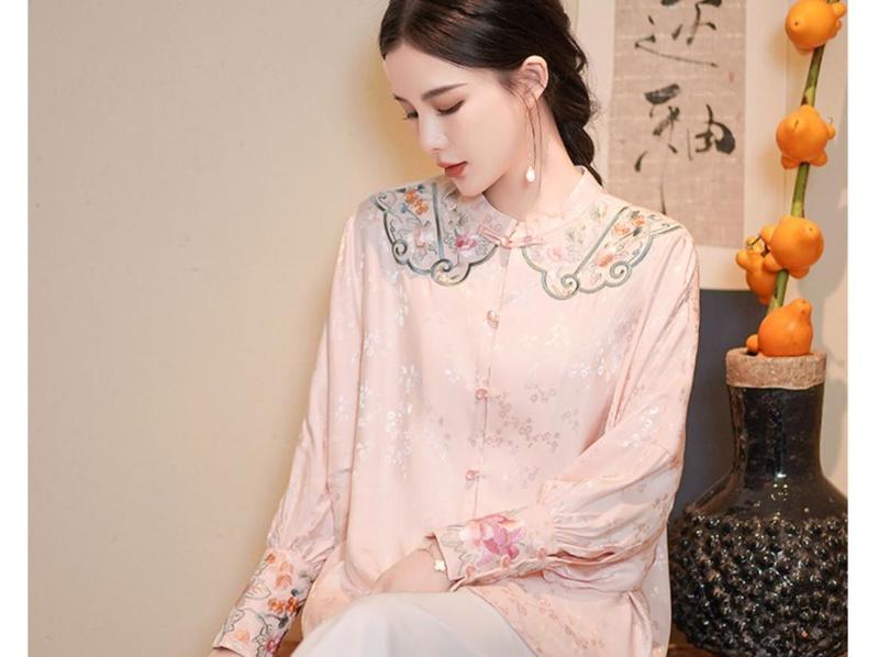 Product Introduction of Loose Version New Chinese Style Women's Shirt 2023 New Chinese Style Ethnic Style Tang Costume Top Long Sleeve Stand Collar Women 24