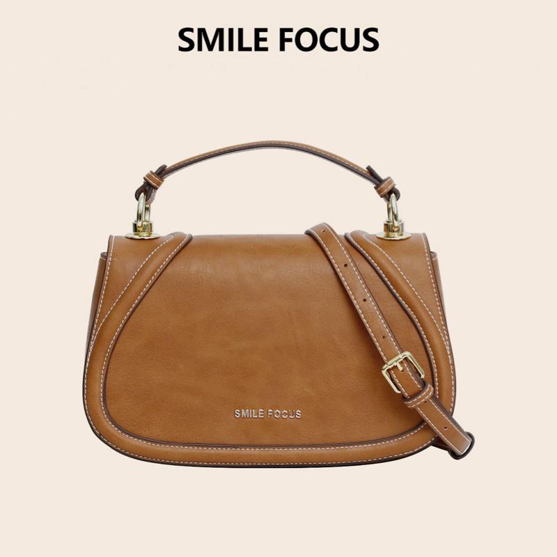   HÀNG TRƯNG BÀY  Túi xách da bò SMILE FOCUS thương hiệu Pháp dáng yên ngựa độc đáo cổ điển và thời thượng phong cách Châu Âu Màu đen quyền lực và Nâu ấm áp. Xách tay  đeo chéo SF3287-1 - Full box hãng 