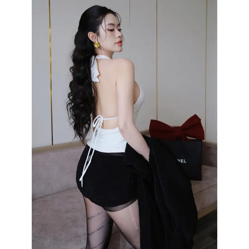G.U - LUXE SHEARLING SET - Set lông cừu gồm áo yếm khoe lưng, Mini Skirt lông cừu, Áo khoác dáng dài lông cừu | BigBuy360 - bigbuy360.vn G.U - LUXE SHEARLING SET - Set lông cừu gồm áo yếm khoe lưng, Mini Skirt lông cừu, Áo khoác dáng dài lông cừu | BigBuy360 - bigbuy360.vn