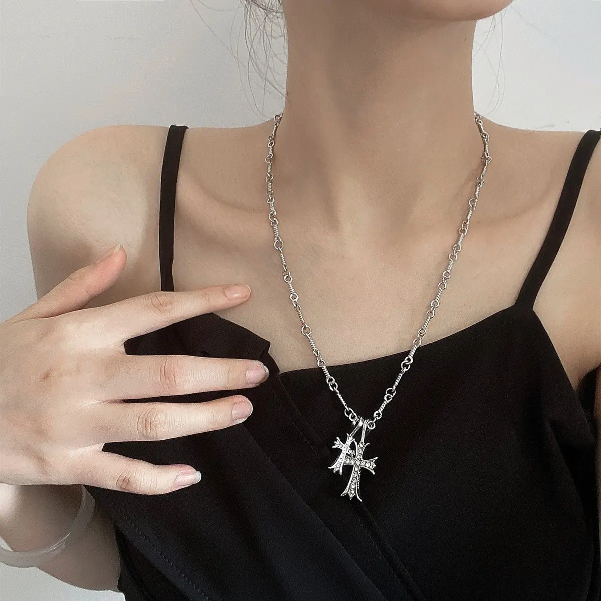 Double Cross Necklace Female Pendant Decorative Light Luxury Minority Design High-Grade Baroque Accessories Hot Girl Clavicle Chain