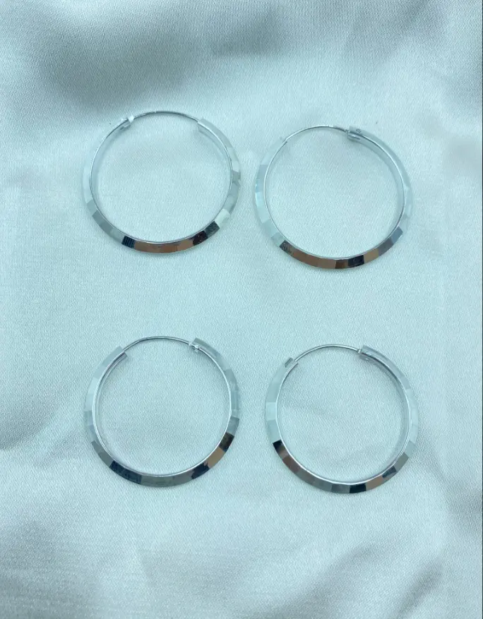 ( LOVYE ) Silver Genuine 92.5% Italy Silver ladies loop earring