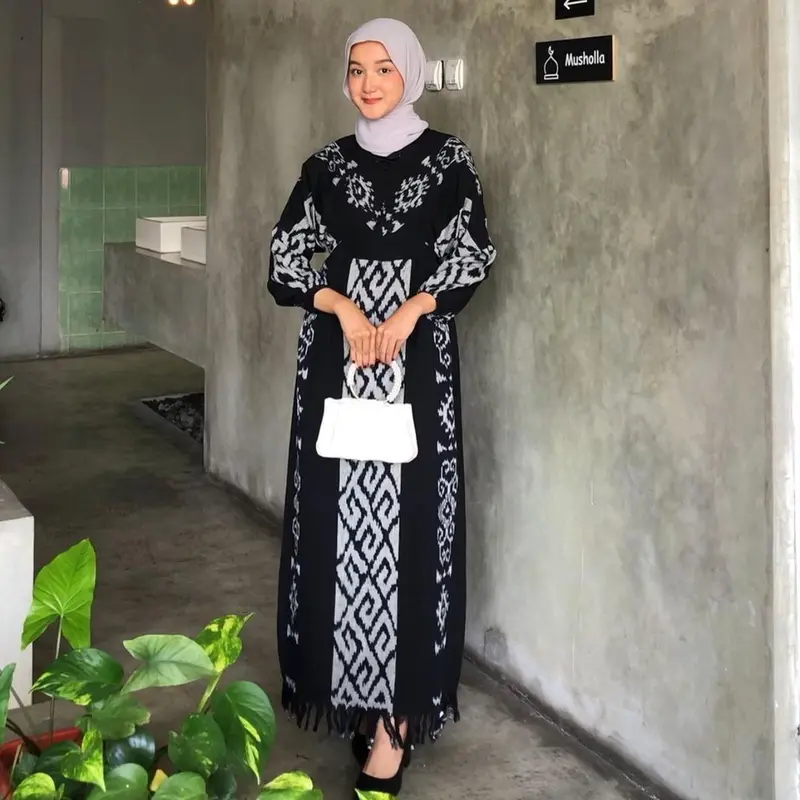 DRESS GAMIS Wanita muslim kekinian - baju tenun dres gamis motif toraja - DGS001 Kain Panjang alana  dress 1