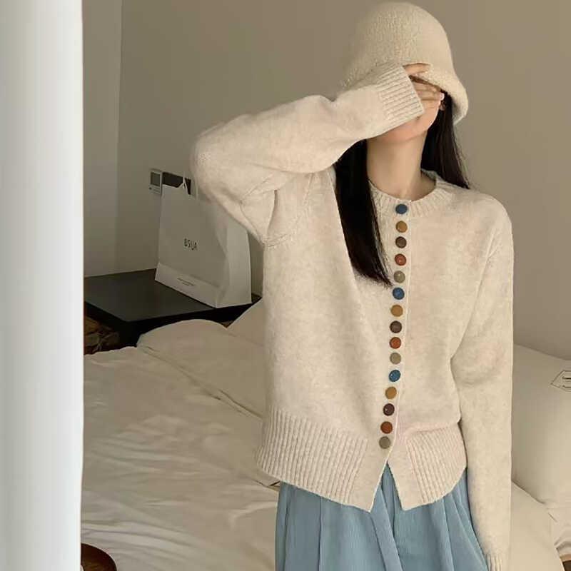 Product Introduction of Áo Len Nữ, Phong Cách Hàn Quốc, Thiết Kế Đơn Giản, Màu Sắc Đơn Giản, Cài Nút, Dài Tay, Áo Cardigan Dệt Kim, Thích Hợp Cho Mùa Thu Và Mùa Đông, SS24 9