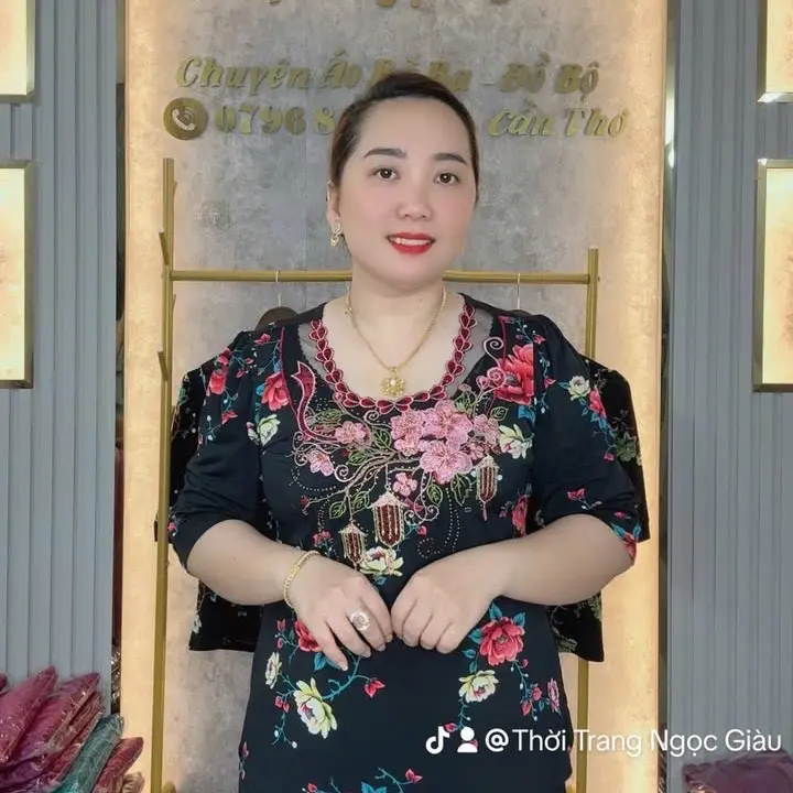 [Ms:102] Bộ Hoa Thêu Tay Lỡ Ống Suông
