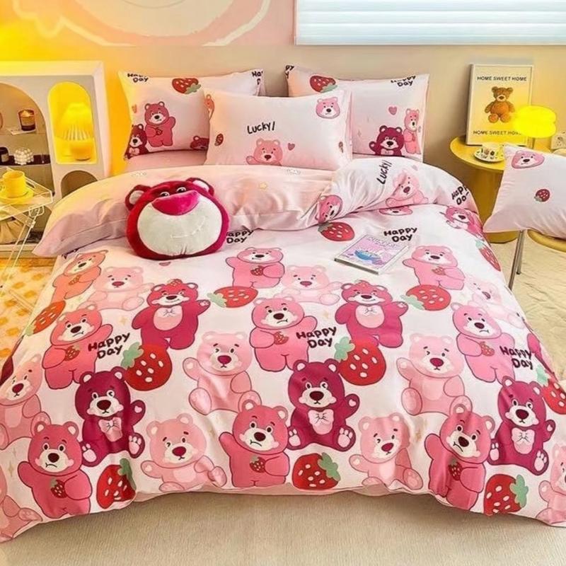 Mẫu Gấu Dâu Hồng Sét 5 Món Gồm : 1 Chăn 2 Vỏ Gối Đầu 1 Vỏ Gối Ôm 1 Ga Chun Bọc Nệm 1m2,1m4,1m6,1m8,2m