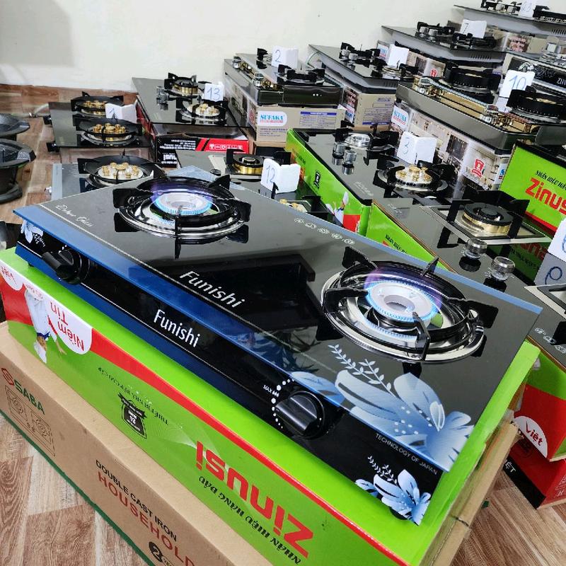 Bếp gas đôi Funishi mặt kính cường lực giá tốt . Khung inox . Kiềng chắn gió tiết kiệm 30%gas . Khay ionx . Mâm hợp kim Ngọn lửa xanh bảo hành 24 tháng giá tại xưởng