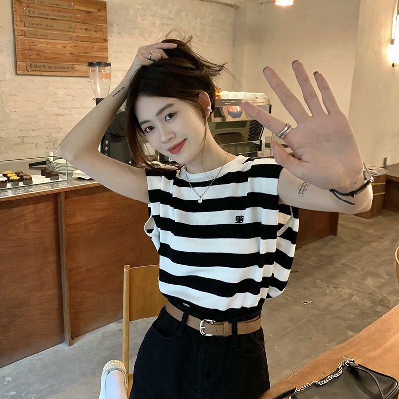 Product Introduction of Áo Thun Vest Sọc, Dành Cho Nữ, Hàng Mới Về Mùa Hè 2022, Thiết Kế Đẹp, Độc Đáo Sang Trọng, Dáng Rộng Vừa Vặn, Áo Mặc Bên Ngoài Cô Gái Nóng Bỏng, Áo Không Tay, Có Thể Mua Lại 1749 12