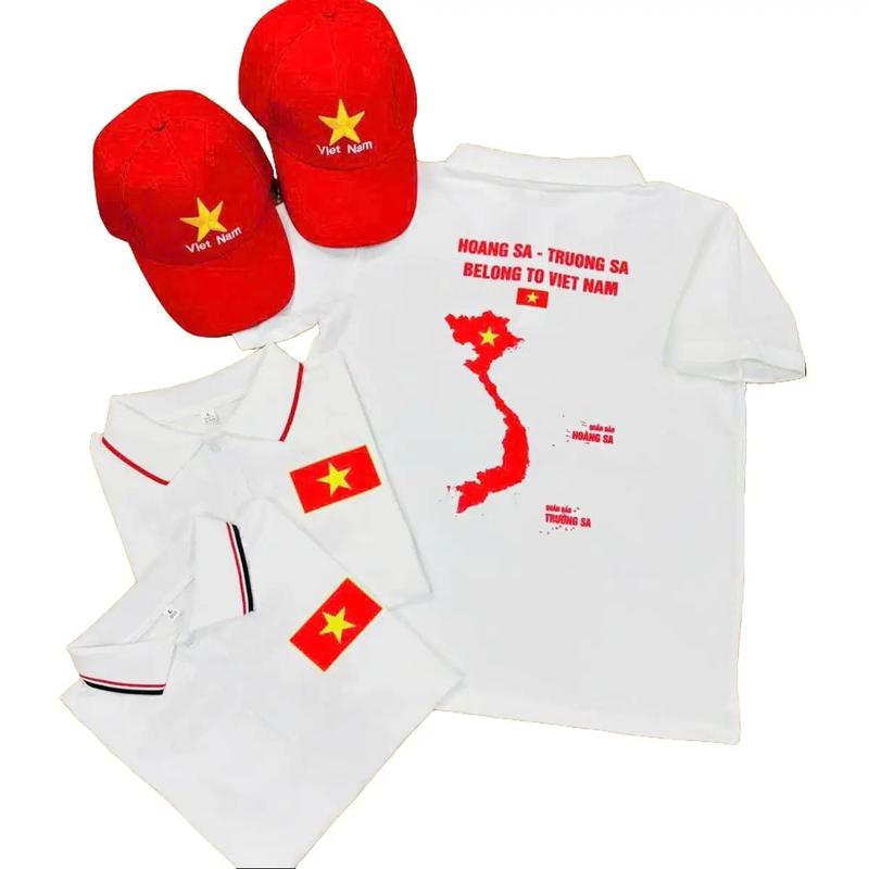 Áo trắng in lá cờ đỏ sao vàng kết hợp bản đồ Việt Nam. Áo có cổ vải tốt, may tỉ mỉ, in sắc nét. Tự hào Việt Nam