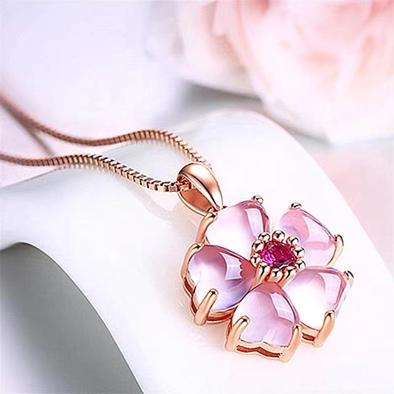 Product Introduction of Natural Crystal Attracting Male Necklace Female Sweet Peach Heart Powder Crystal Pendant Natural Ross Quartz Clavicle Chain Jewelry 0