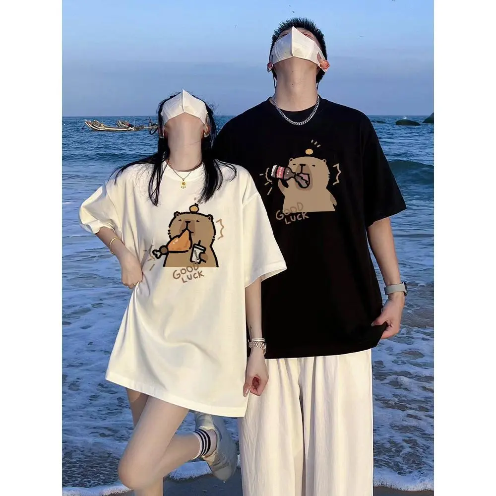 【ส่งจากไทย】เสื้อยืดแขนสั้นหลวมสไตล์อเมริกันสตรีทอเมริกันใหม่ คอกลมแฟชั่นสไตล์เกาหลี ตัวอักษรพิมพ์ลาย เสื้อยืดผู้ชายและผู้หญิงสามารถสวมใส่เป็นคู่ได้ Clothing คู่รัก Women Lady