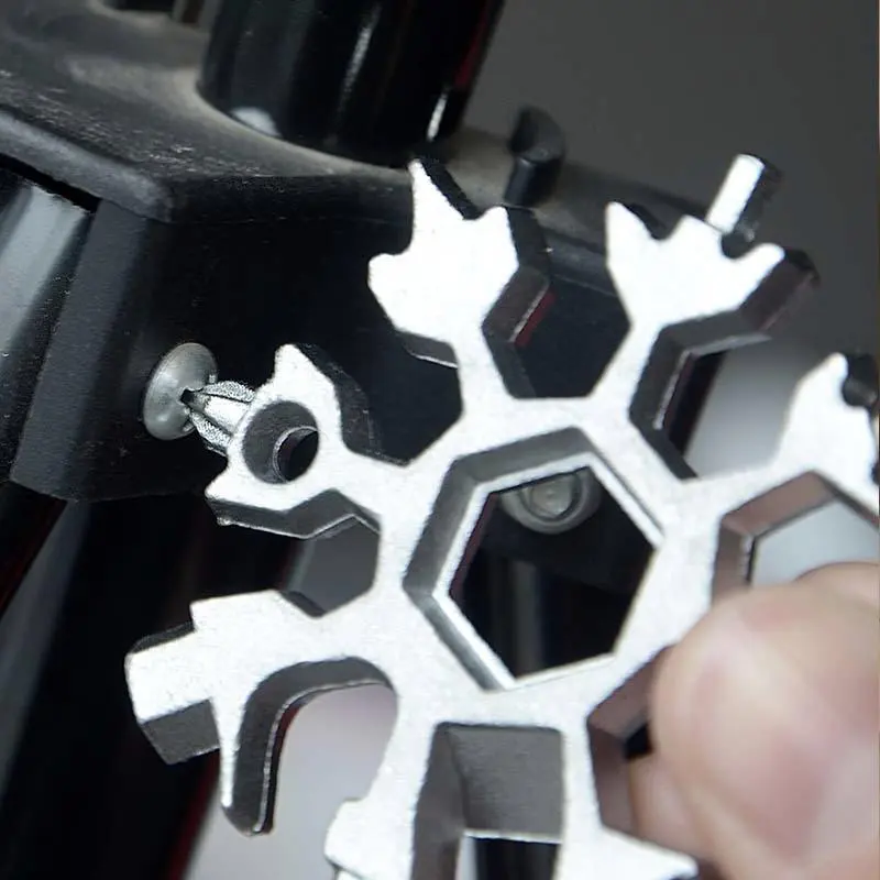 18 in 1 Snowflake Design Multi-functional Mini Wrench, Portable Snowflake Design Multi-functional Repair Tool with Keychain, Universal Hand Tool for Car Repair 3