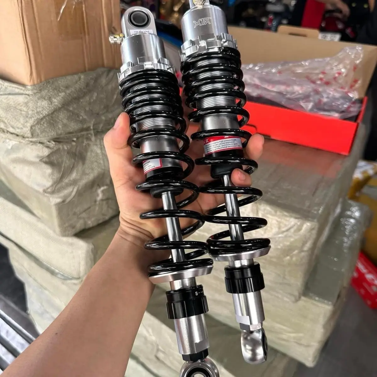 Phuộc sau X1R mẫu Daytona lắp Future Wave