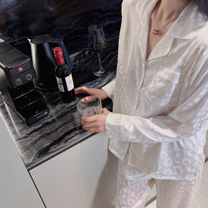 Product Introduction of Julia - Set Pijama Gấm Beo - Quý Phái và Sang Trọng Nữ Women Áo Ngủ Quần Ngủ 2