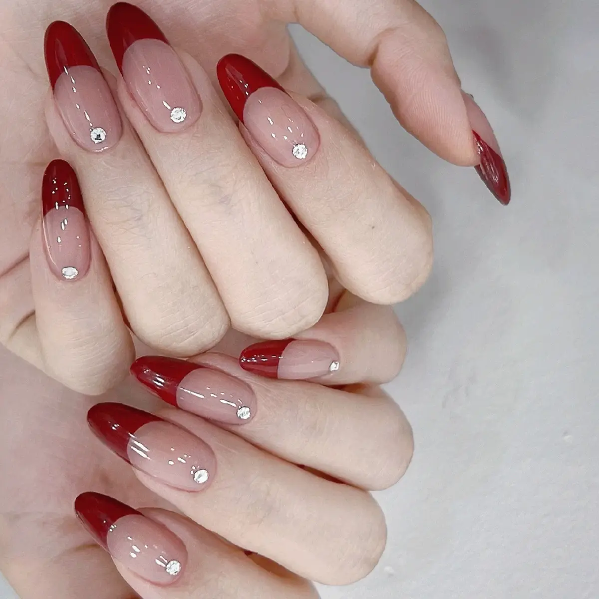 European and American style red French manicure, simple and elegant diamond-encrusted nails, removable finished wearable nails, fake nail pieces