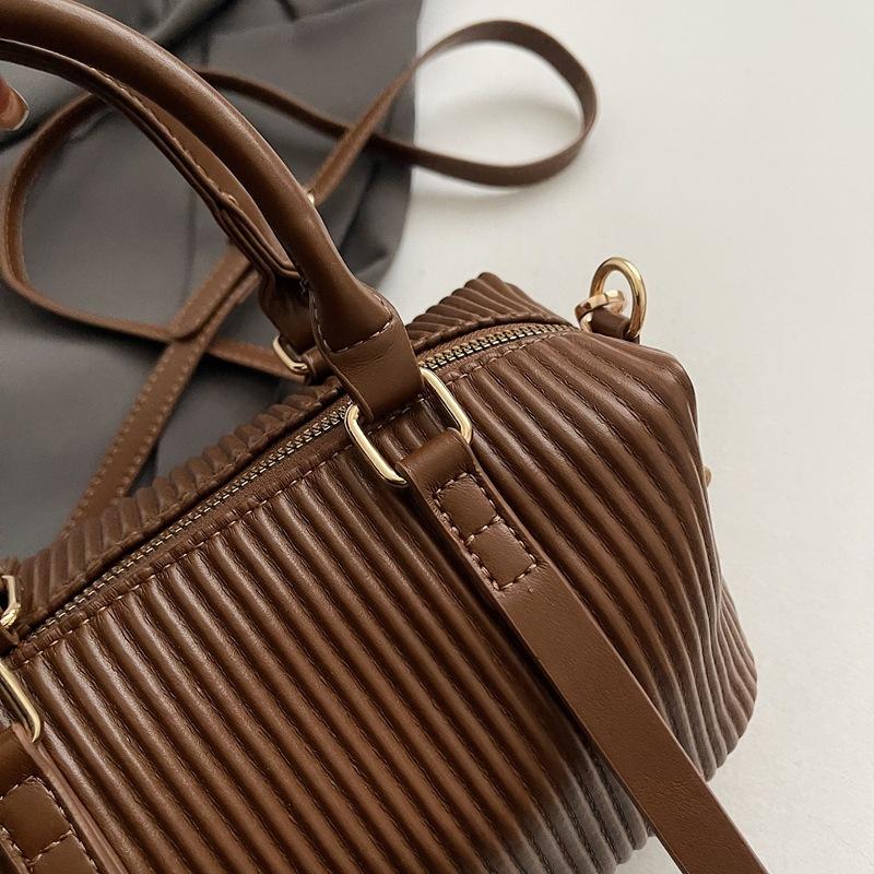 Product Introduction of High-quality Hand-held Bowling Bag Women's Autumn and Winter Simple and Fashionable Shoulder Bag Feeling Messenger Bag Bag 6609-521 5