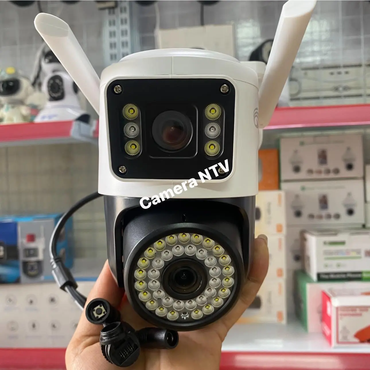 Camera Wifi Yoosee Q42D, 2 Mắt, Xem 2 Màn Hình Đồng Thời, Độ Phân Giải FHD, Xoay 360 Độ, Tầm Nhìn Ban Đêm Màu, Hỗ Trợ Giao Tiếp 2 Chiều, Đi Kèm Với Hộp Công Nghệ Miễn Phí Khi Mua Camera Thẻ