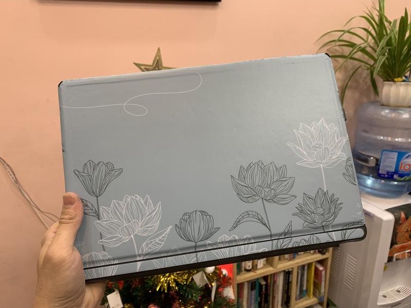  Skin decal in hình hoa sen màu xanh xám cho Surface 3 10.8 Go Go2 Pro 1 2 Pro 3 Pro 4 5 6 Pro 7   7 Plus Pro 8 Pro 9 Pro X  đã cắt sẵn bám chắc có in hình theo yêu cầu  dan macbook 