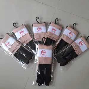 12 pasang Kaos kaki jempol wanita muslimah panjang polos cream telapak hitam ukuran (L) BAHAN NILON tebal halus adem menyerap keringat Motif Muslim