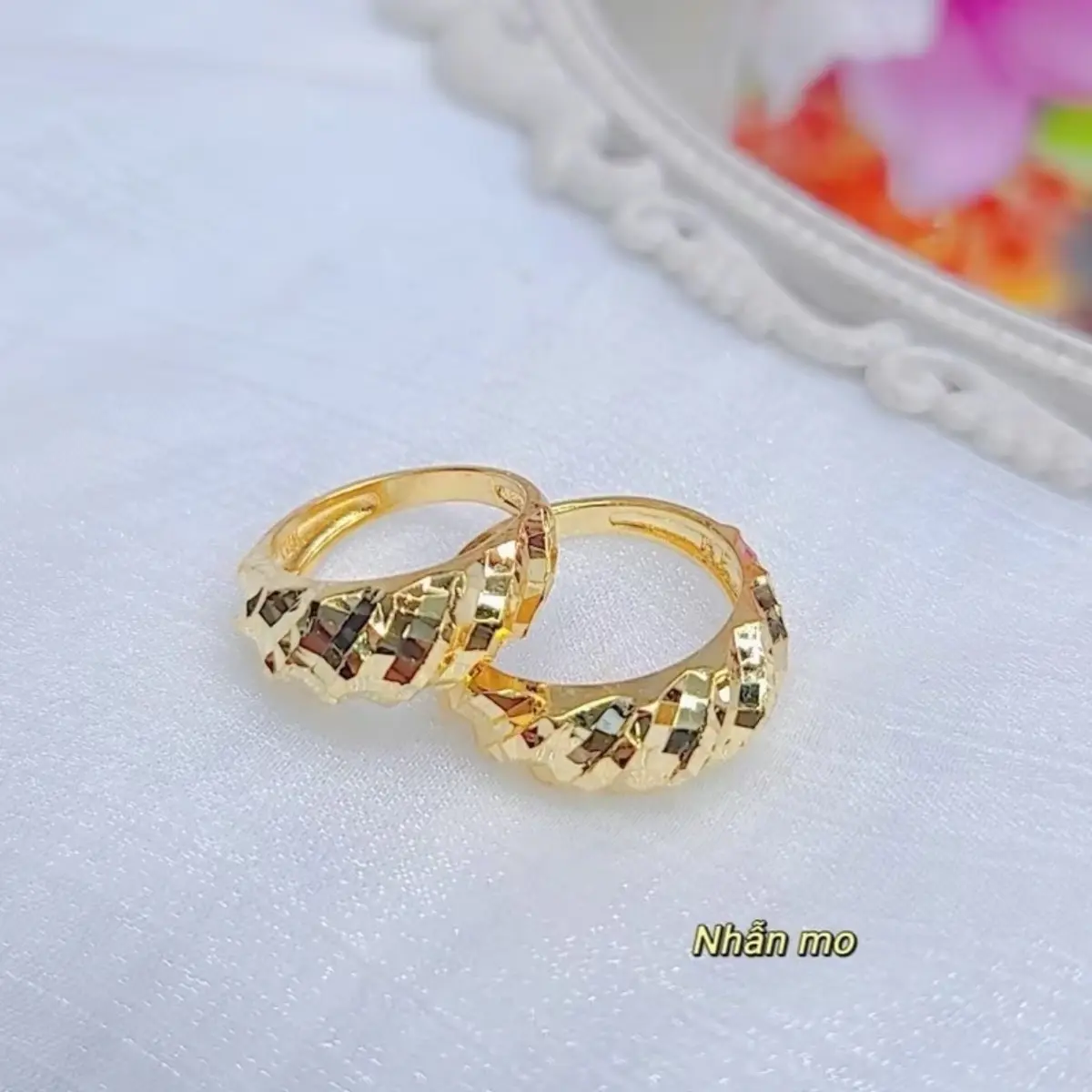 Nhẫn mo đồng vàng lắc kê.