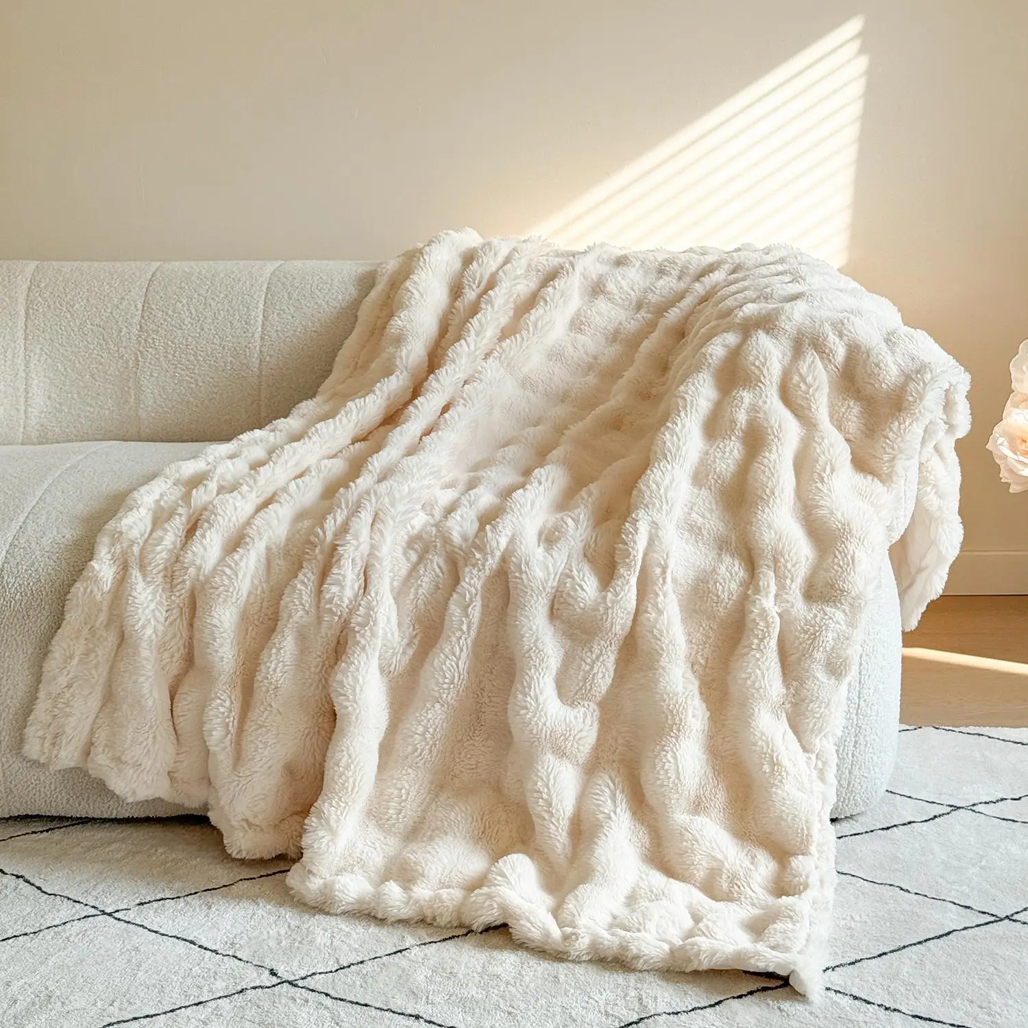 Solid Color Faux Fur Throw Blanket, 1 Count Soft Comfortable Throw Blanket, Thick Plush Cozy Blanket for Sofa Couch Bed, Bedding Sets