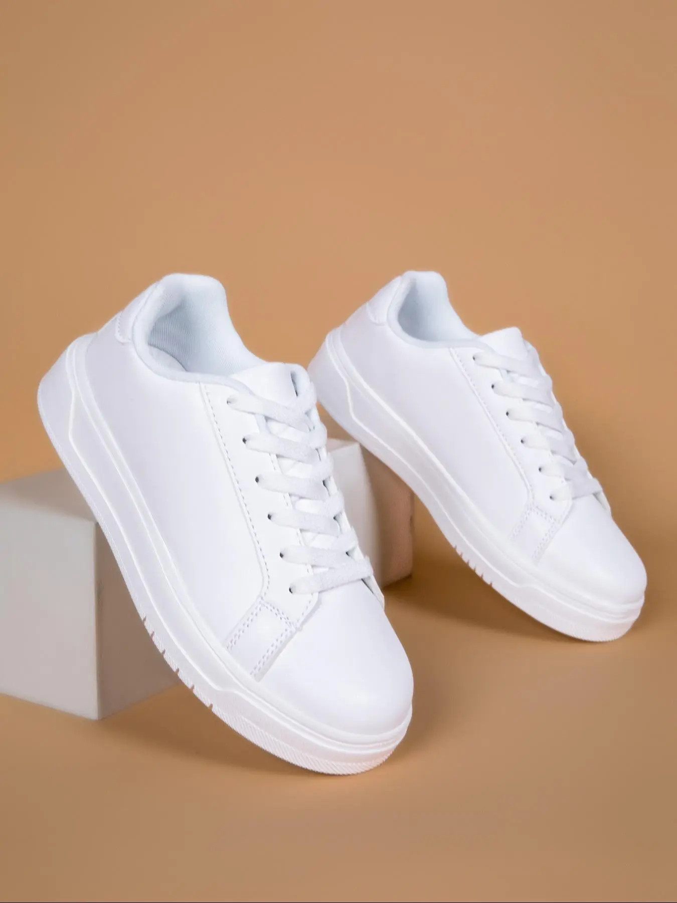 Women's Plain Lace Up Skateboarding Shoes, Casual Comfortable Sports Shoes for Daily Wear, Female All-match Round Toe Shoes for All Seasons