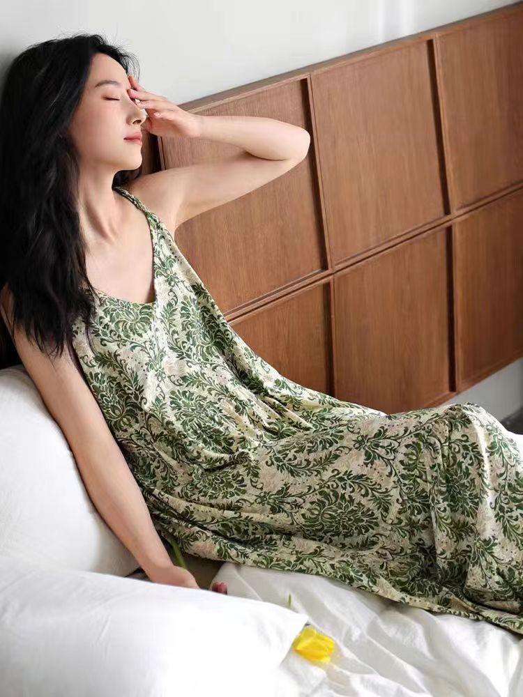 Product Introduction of Summer New Bohemian Vacation Style Temperament Camisole Western Style All-Matching Long Dress Strapless Dress Floral Skirt 2