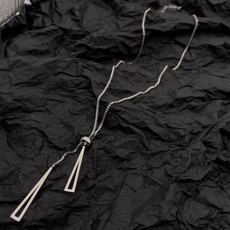 Product Introduction of Stylish Adjustable Necklace with Geometric Pendant Simple Fashionable Design Perfect for Everyday Wear and Special Occasions Quality Choker Chain Elegant Pull-Out Design Ideal Gift for Women 17