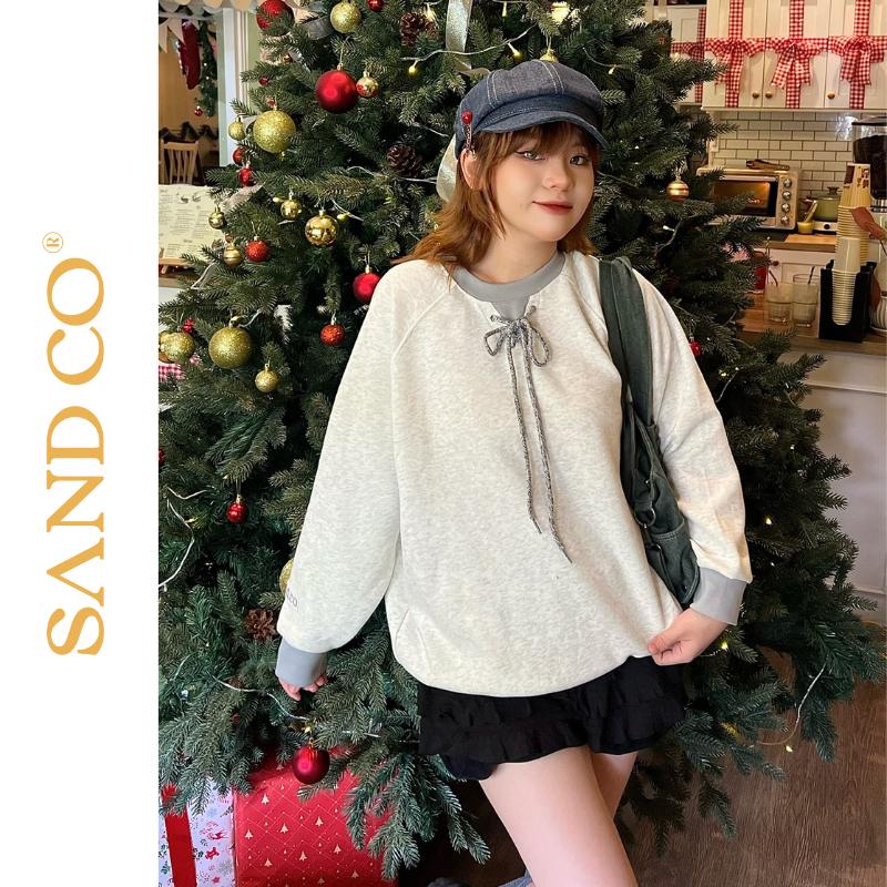 SAND Áo Sweater nữ form BOXY tay dài phối 2 màu Nỉ hàn hai da thêu logo nổi 3D có dây buộc nơ - BOWTIE BOXY SWEATER Top Women Hoodie