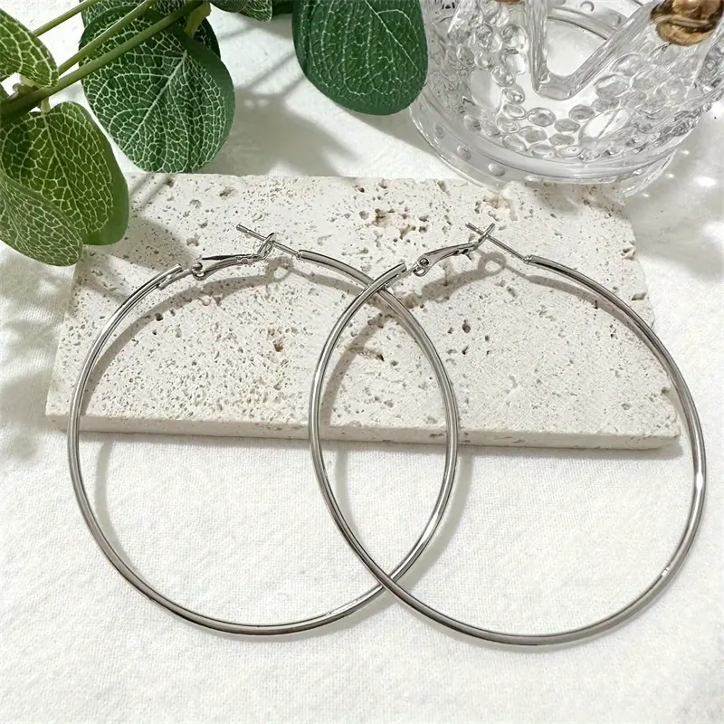 [Golden Fashionable Hoop Earrings] A Pair Of Large Hoop Steel Needle Earrings For Women, Golden In Color, Fashionable And Versatile Ear Hoops Accessories. 4