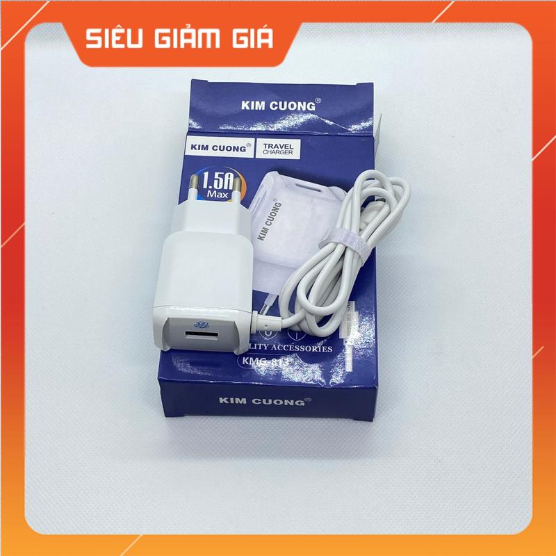 Bộ sạc chân micro usb tiêu chuẩn với dòng ra 1.5A nhãn hiệu KIMCUONG. Bộ sạc liền dây và có thêm cổng Usb mở rộng, phù hợp sạc cho các dòng máy chân cắm Micro đời thấp hoặc máy bàn phím người già. Dòng sạc nhỏ ít gây hại pin, Phụ Kiện 2