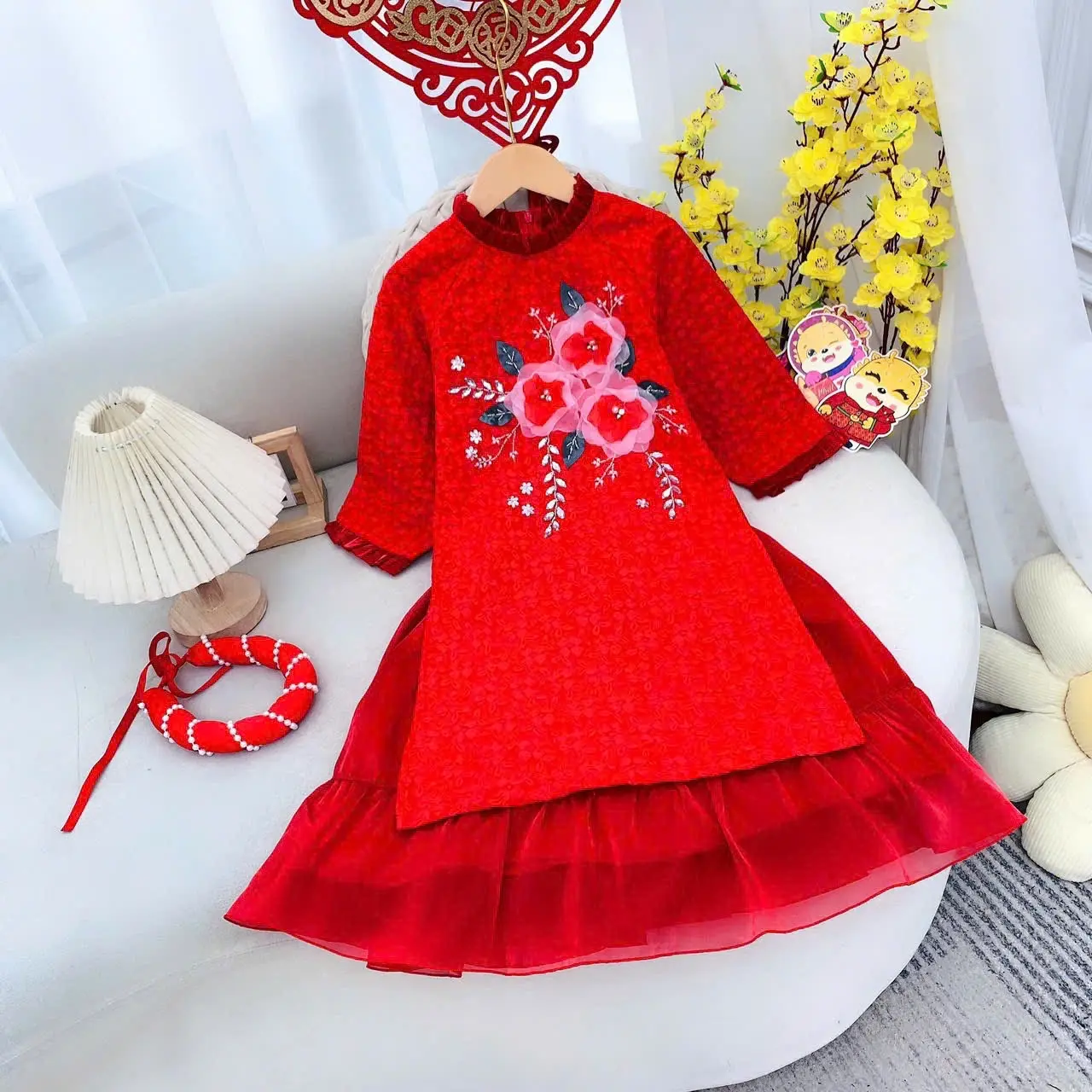 Áo dài bé gái .chuyên bán buôn bán lẻ các loại áo dài trẻ em .Có đủ size cho các bé 4 tuổi đến 14-15 tuổi ..