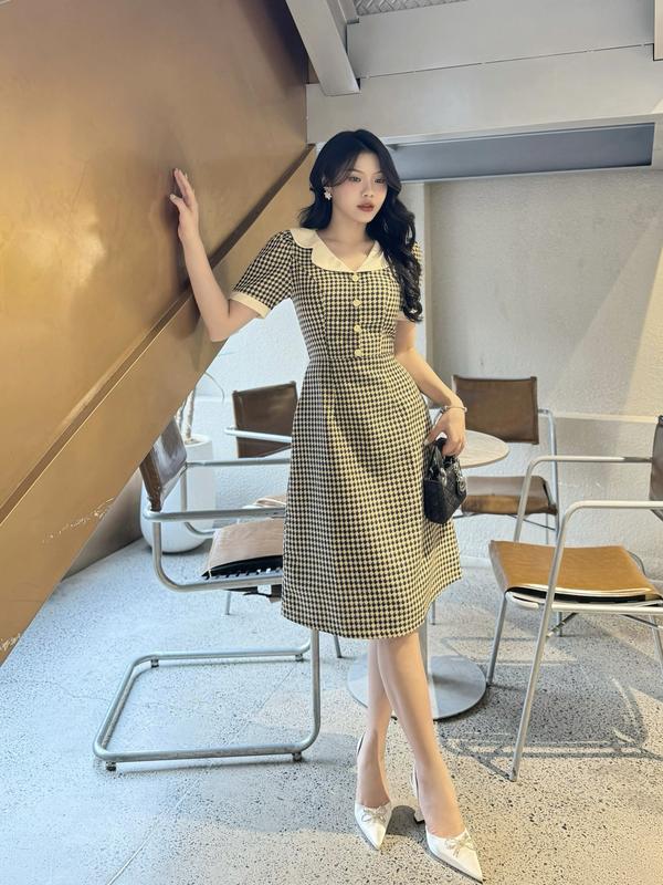 Đầm Nữ thiết kế Nhật Vy tay ngắn cổ phối bèo đính nút form chiết eo dáng xoè chất zizzac màu nude đỏ và xanh đen phù hợp đi chơi dạo phố công sở văn phòng dự tiệc thanh lịch Women Dress - D2929 Nhung Kem