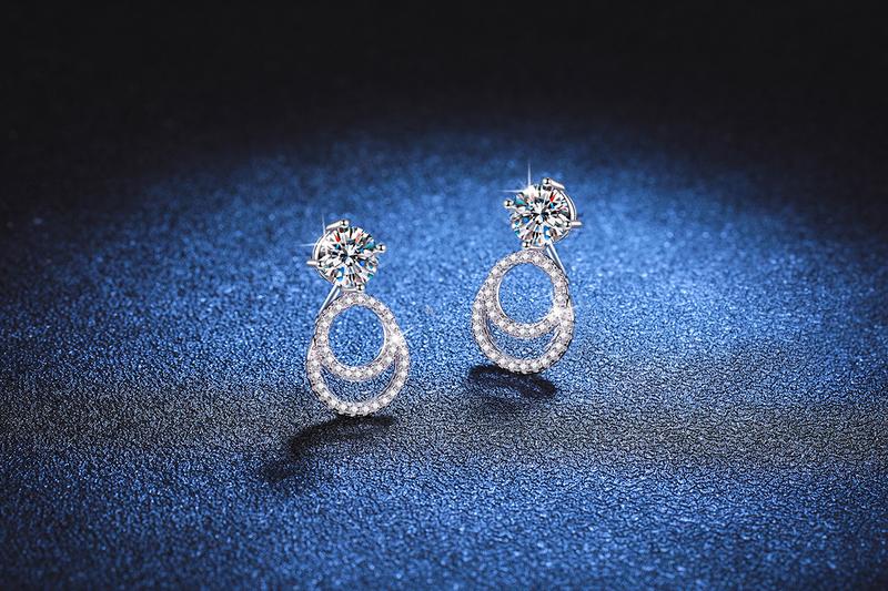 Product Introduction of European and American Earrings S925 Sterling Silver Studs Light Luxury High-end Moissanite Studs D Color 1 Carat Moissanite Earrings 8