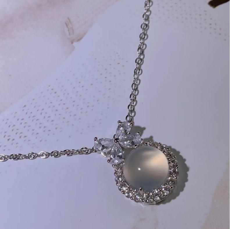 Product Introduction of Natural Gemstone Ice Chalcedony Pendant for Women, Jadeite Necklace Pendant, Escaping Princess Chalcedony Inlaid Green Agate Pendant 20