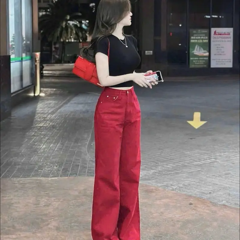 Set quần suông kaki đỏ và áo zíp croptop đen cổ tròn ôm tôn dáng cá tính, nổi bật fullsize - Kim Tuyến, Kem, Nữ, Women