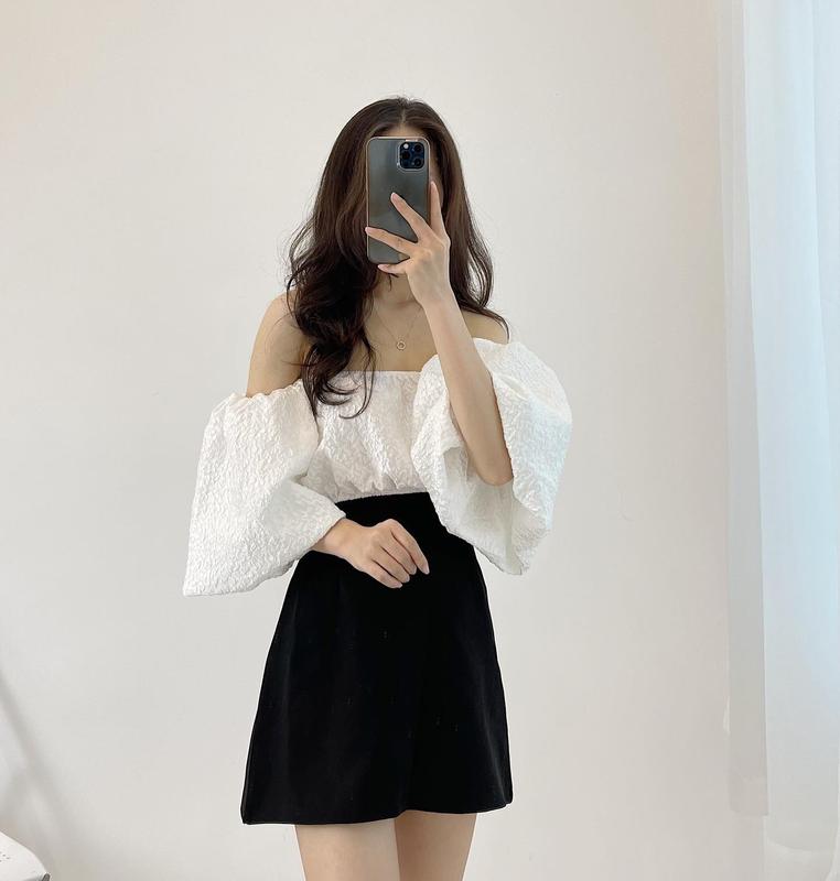 Áo trễ vai tay bồng thời trang hai màu miho house