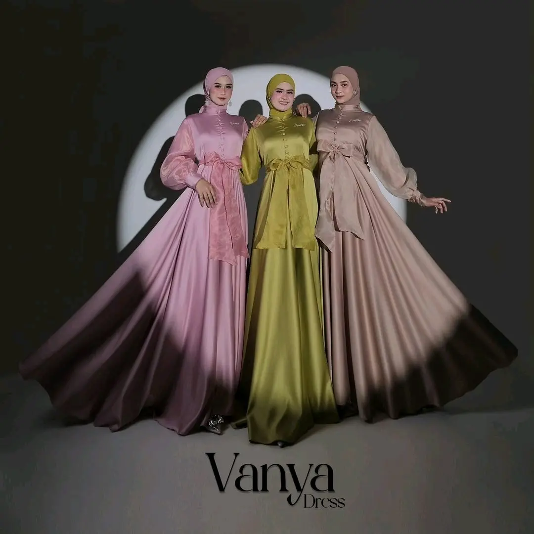 VANYA DRESS || RONAACHRISS