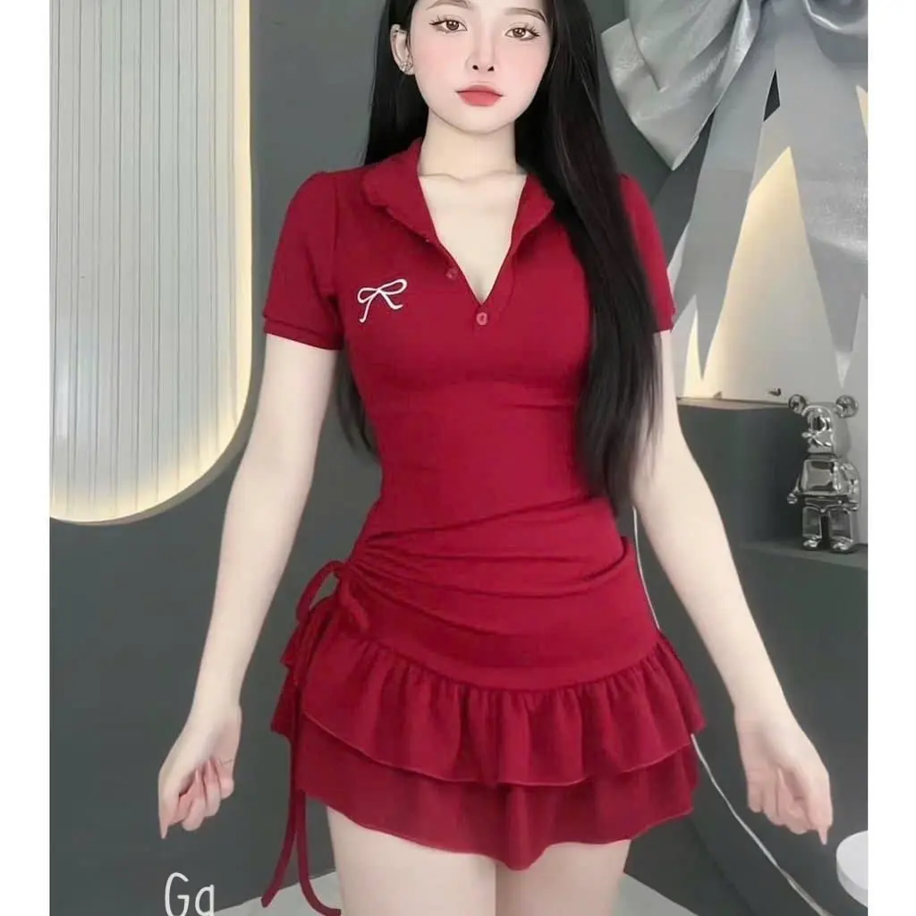 Đầm cổ bẻ cài nút tay ngắn 2 bèo tầng rút dây 1 bên chất tăm in nơ bên ngực Kem Dress