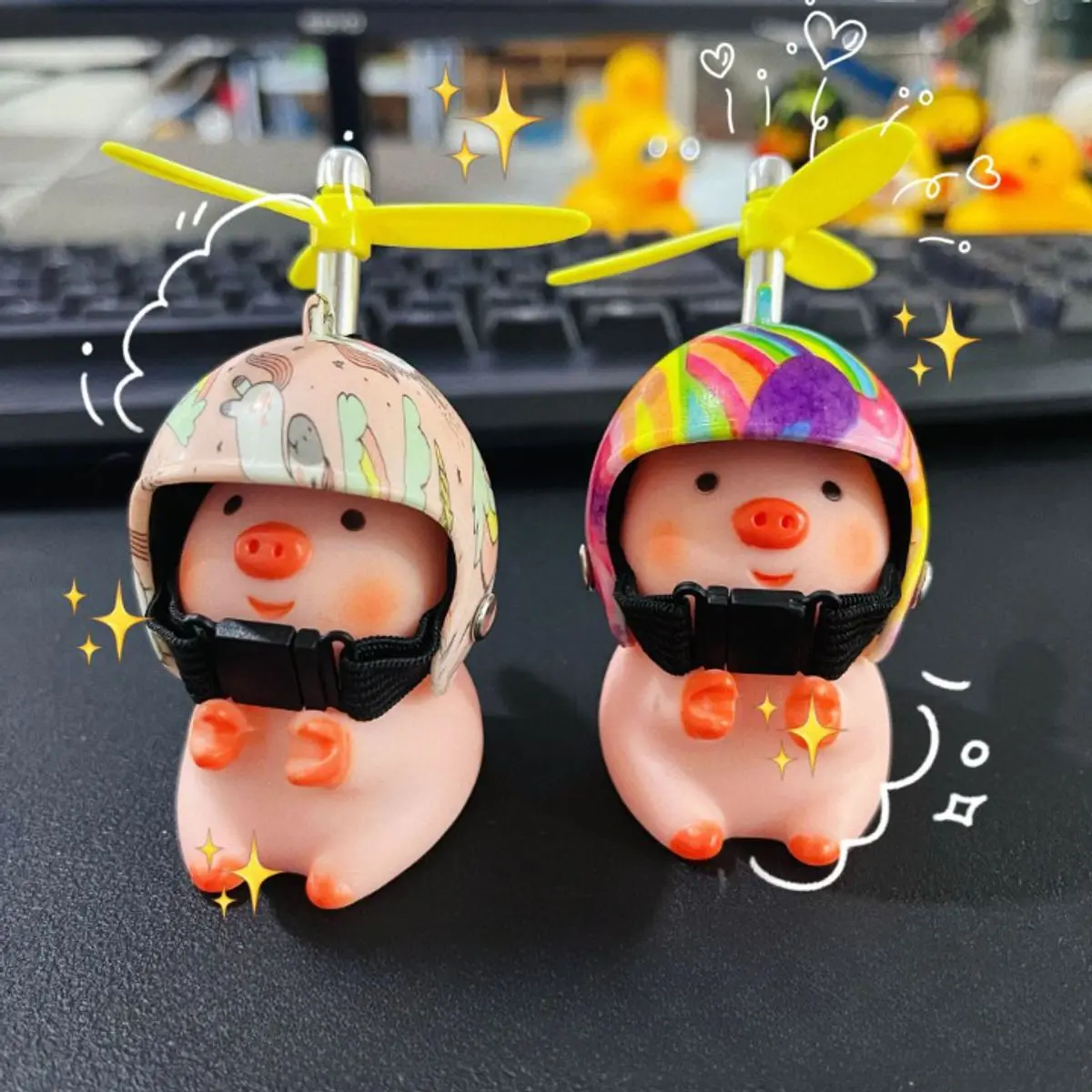 Lợn hồng đội mũ bảo hiểm chong chóng, vịt đội mũ bảo hiểm phát sáng, đồ chơi cute